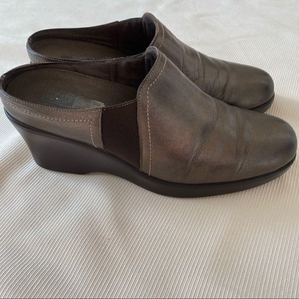 Munro Womens Walking Wedge Slip On Mules Clogs Shoes Leather Metallic Used 6.5
